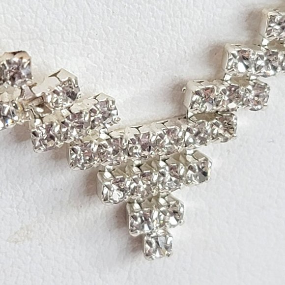 M&S Rhinestone Necklace V-Neck in Silver Tone Metal 16-19" Vintage Glam DH774 - Picture 3 of 8